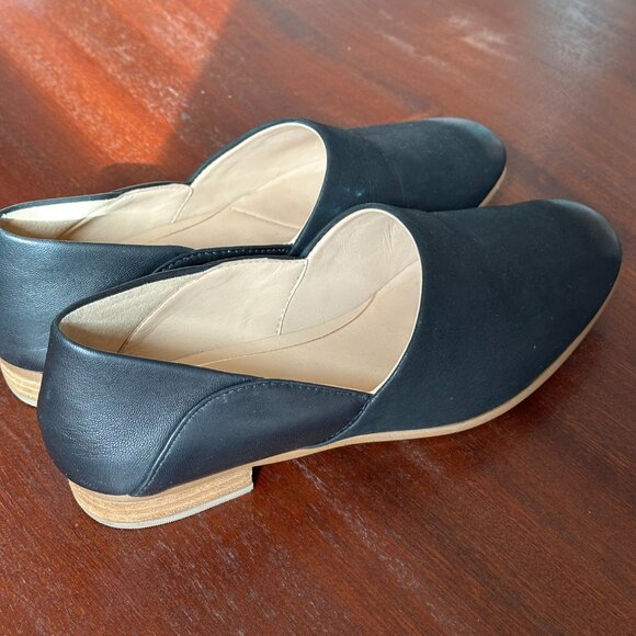 Gently Used Leather Clarks Flats (Size 8) - Picture 2 of 3